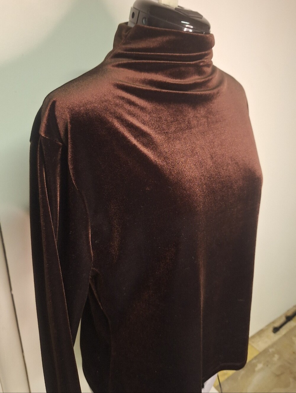 Marsh Landing Chocolate Brown Velvet Mock neck Top Size Large